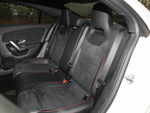 2022款CLA 200 4MATIC 后排座椅