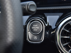 2022��Ŀ� CLA 260 4MATIC �п؅^