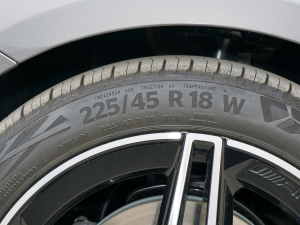 2022Ŀ CLA 200 4MATIC ݆̥ߴ