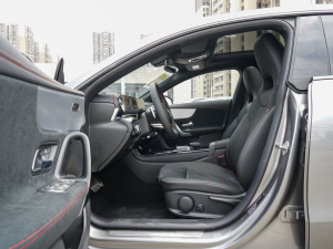 2022款改款 CLA 200 4MATIC 前排空间