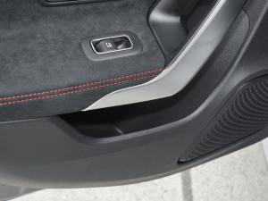 2022Ŀ CLA 200 4MATIC Tg