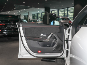 2022Ŀ CLA 200 {λ܇T