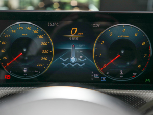 2022Ŀ CLA 200 п؅^