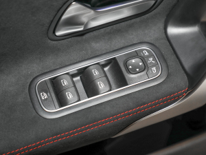 2022Ŀ CLA 200 п؅^