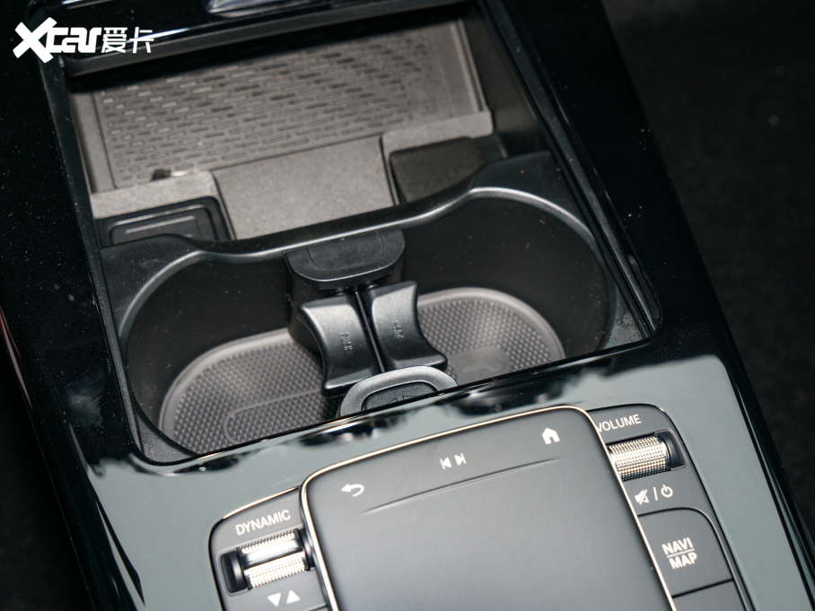 2022��YCLA�C��܇ CLA 260 4MATIC �C��܇