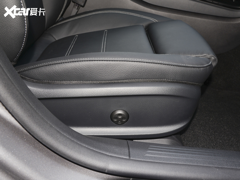 2022��YCLA�C��܇ �Ŀ� CLA 260 4MATIC �C��܇