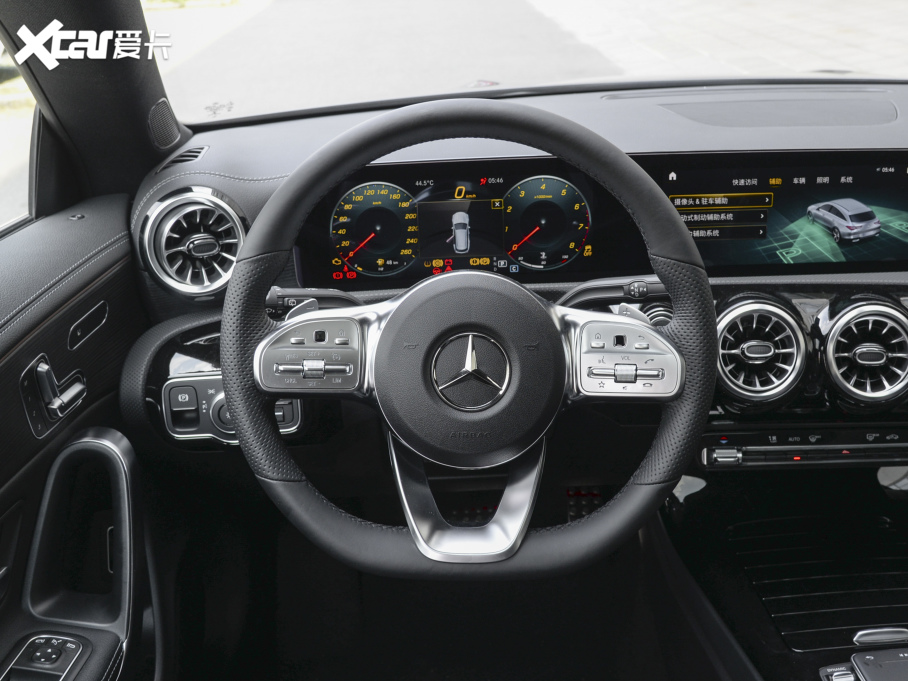 2022��YCLA�C��܇ �Ŀ� CLA 260 4MATIC �C��܇