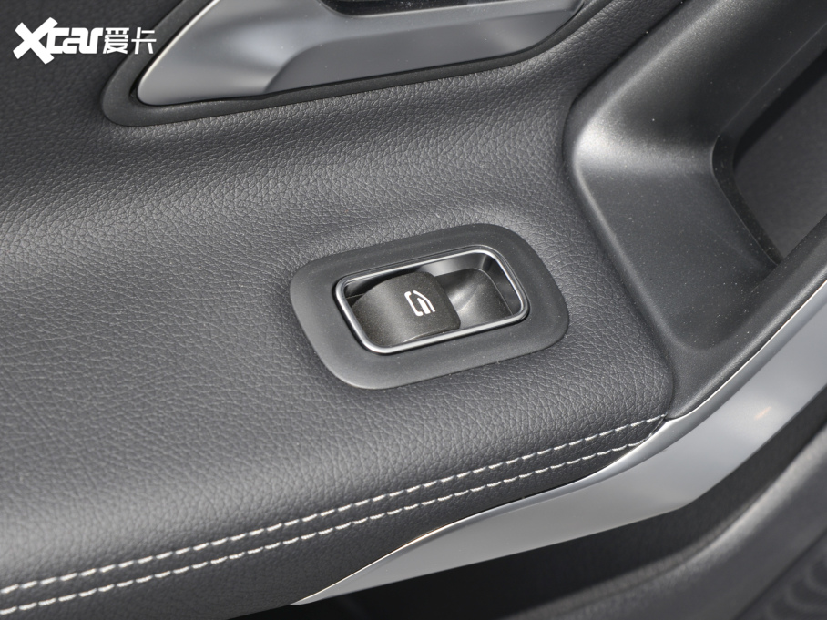 2022��YCLA�C��܇ �Ŀ� CLA 260 4MATIC �C��܇