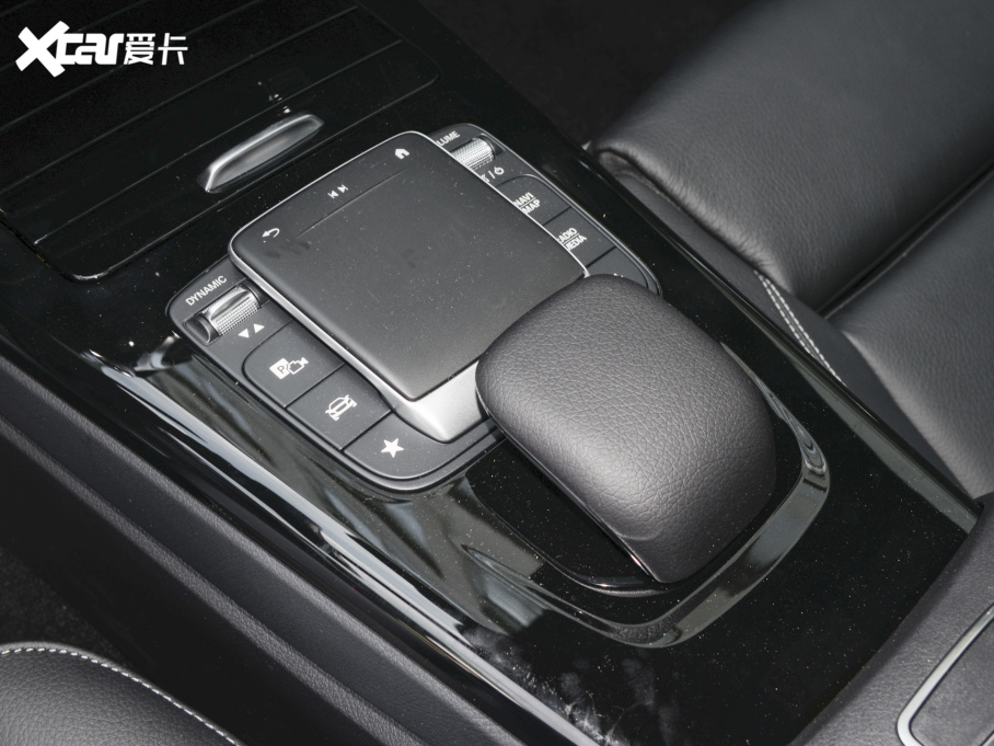 2022��YCLA�C��܇ �Ŀ� CLA 260 4MATIC �C��܇