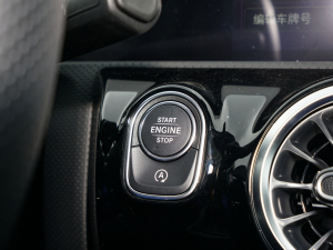 2022��CLA 260 4MATIC �C��܇ �п؅^