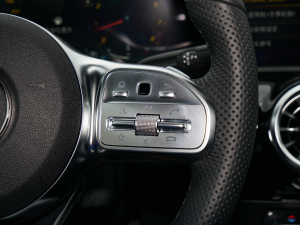 2022��CLA 260 4MATIC �C��܇ �п؅^