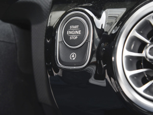 2022��Ŀ� CLA 260 4MATIC �C��܇ �п؅^