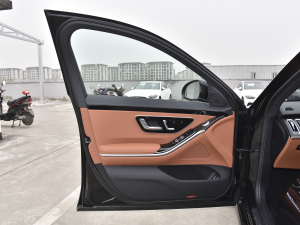 2022款S 400 L 商务型 驾驶位车门