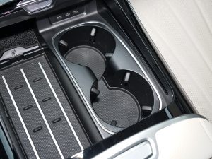 2022款改款 S 450 L 4MATIC 前排杯架
