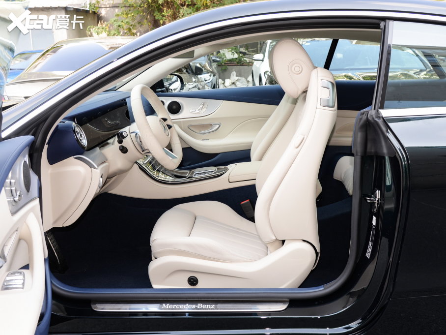 2023��YE���p�T E 260 �I��܇