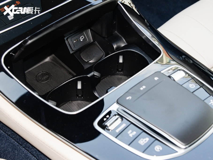 2023��YE���p�T E 260 �I��܇