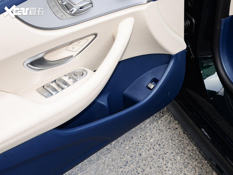 2023��YE���p�T E 260 �I��܇