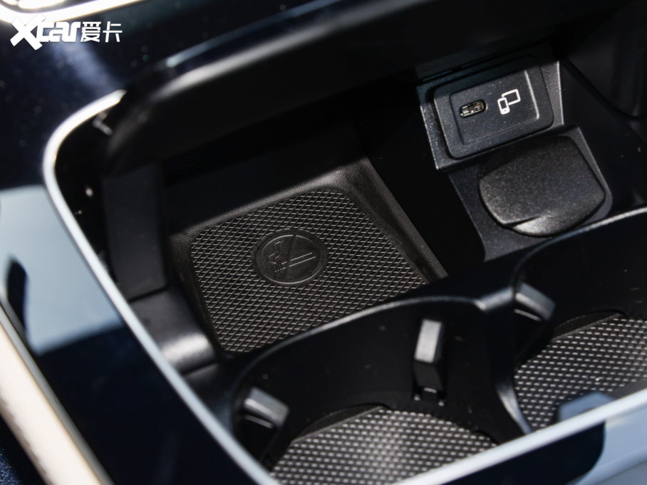 2023��YE���p�T E 260 �I��܇