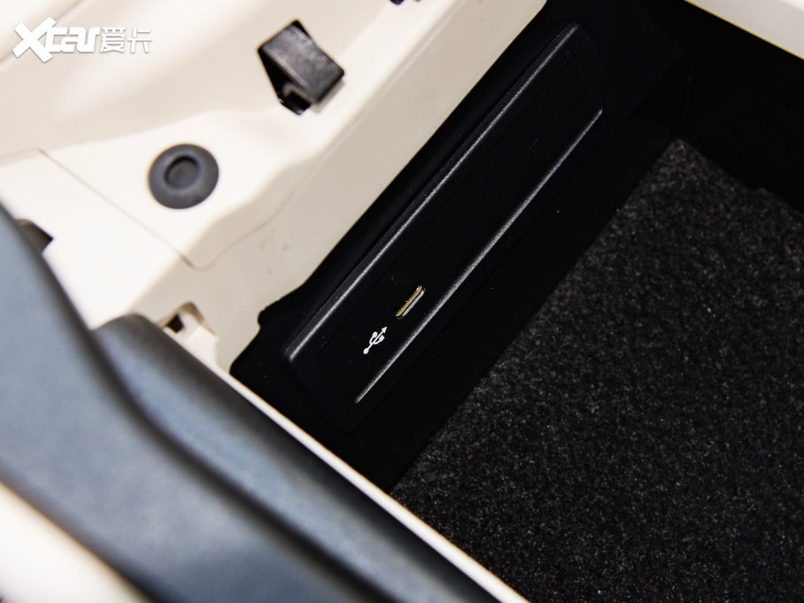 2023��YE���p�T E 260 �I��܇