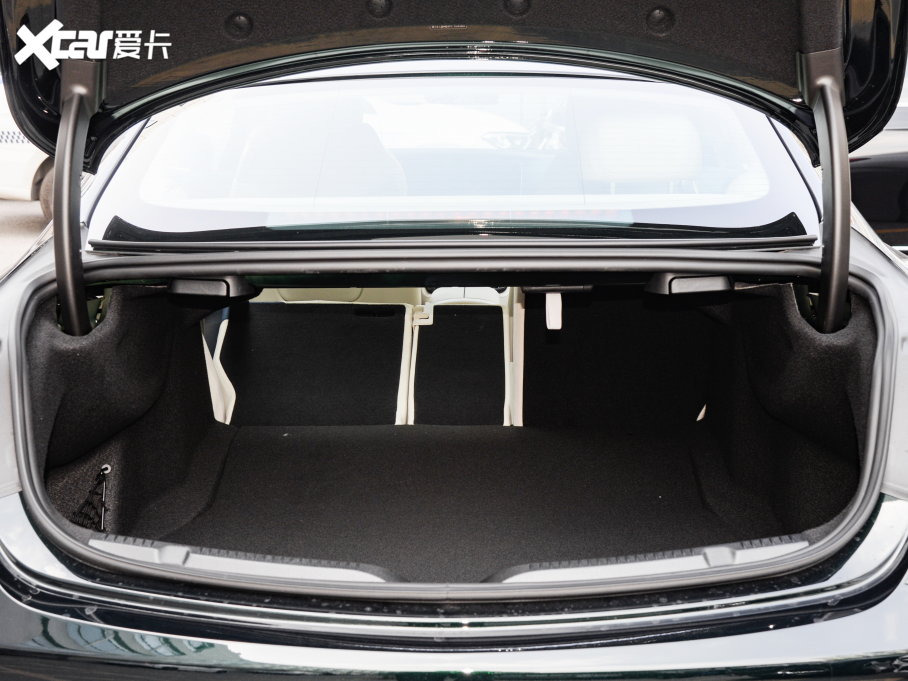 2023��YE���p�T E 260 �I��܇