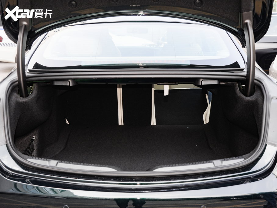 2023��YE���p�T E 260 �I��܇