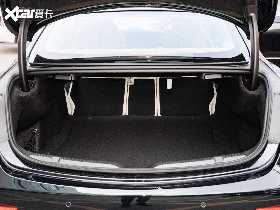 2023��YE���p�T E 260 �I��܇