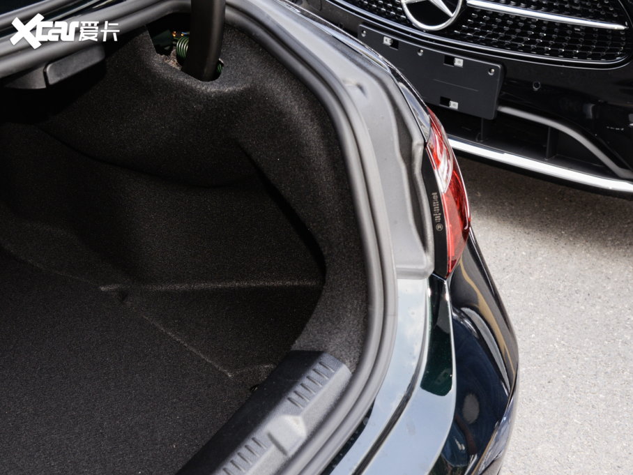 2023��YE���p�T E 260 �I��܇