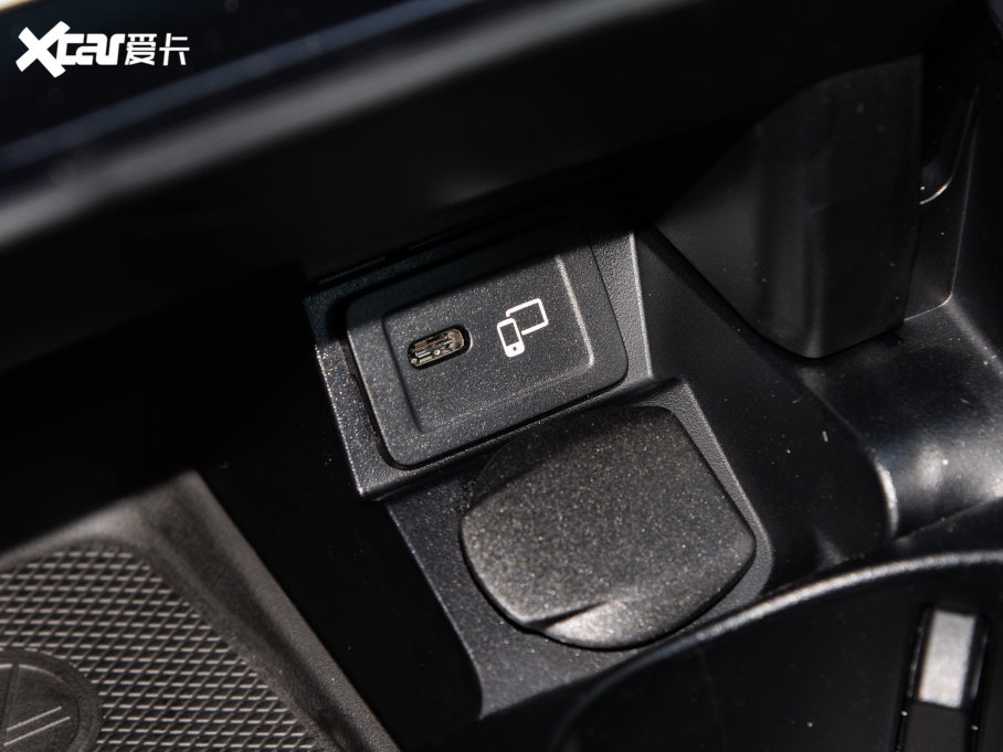 2023��YE���p�T E 260 �I��܇