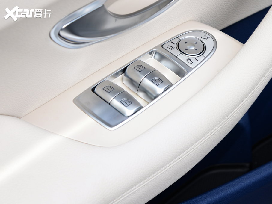 2023��YE���p�T E 260 �I��܇