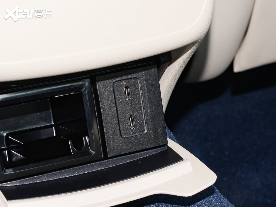 2023��YE���p�T E 260 �I��܇