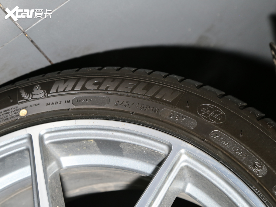 2023��YE���p�T E 300 �I��܇