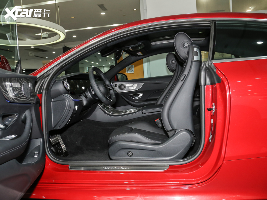 2023��YE���p�T E 300 �I��܇