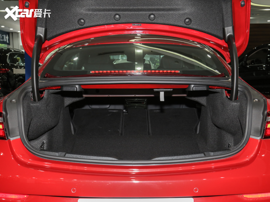 2023��YE���p�T E 300 �I��܇