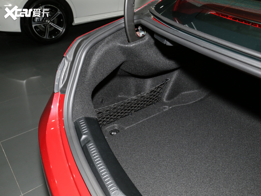 2023��YE���p�T E 300 �I��܇