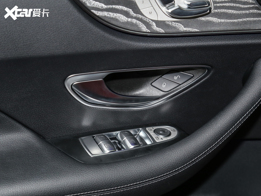 2023��YE���p�T E 300 �I��܇