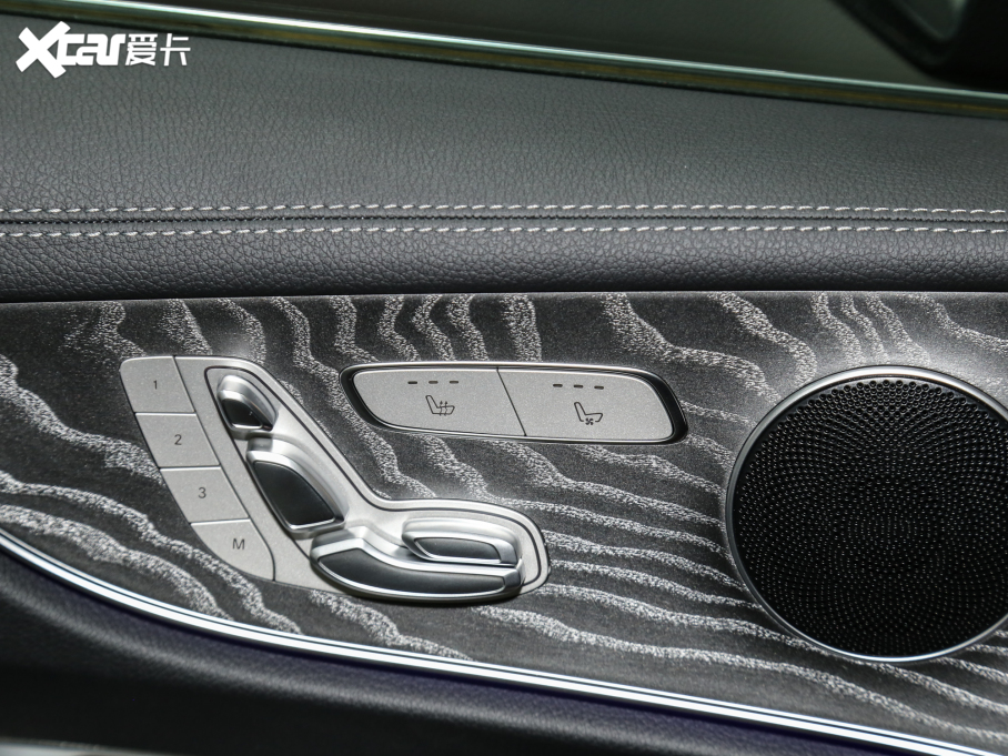 2023��YE���p�T E 300 �I��܇