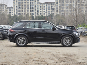 2022款GLE 450 4MATIC 豪华型 正侧（右）