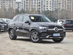 2022款GLE 450 4MATIC 豪华型 右前45度