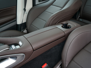 2022款GLE 450 4MATIC 动感型 中央扶手箱