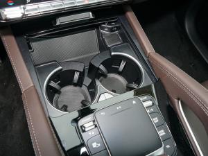 2022款GLE 450 4MATIC 动感型 前排杯架