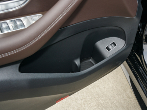 2022款GLE 450 4MATIC 动感型 前门储物空间