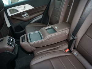 2022款GLE 450 4MATIC 动感型 后排中央扶手