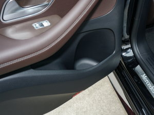 2022款GLE 450 4MATIC 动感型 后门储物空间