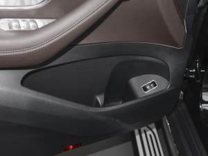 2022款GLE 350 4MATIC 动感型 前门储物空间