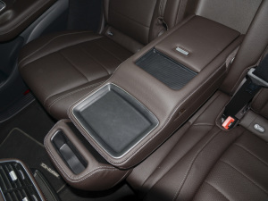 2022款GLE 350 4MATIC 动感型 后排中央扶手