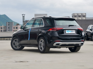2022款改款 GLE 450 4MATIC 时尚型 左后45度