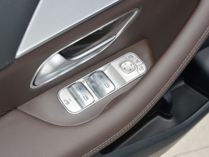 2022款改款 GLE 450 4MATIC 时尚型 主驾车窗控制区	