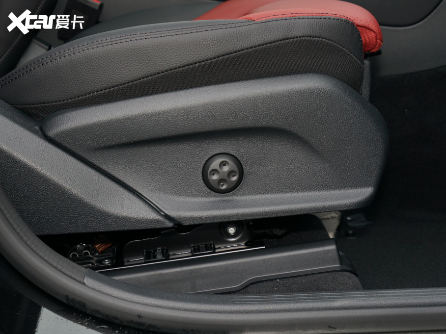 2022YGLCCoupe(M(jn)) Ŀ GLC 260 4MATIC ISUV