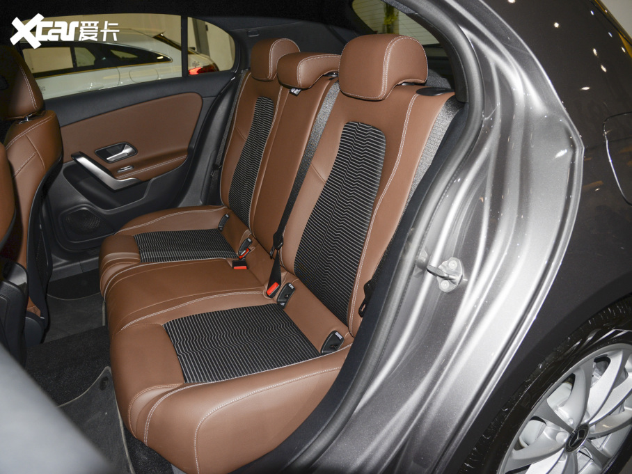 2022��YA��(�M��) A 200 �r����