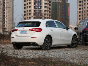 2022款A 180 右后45度